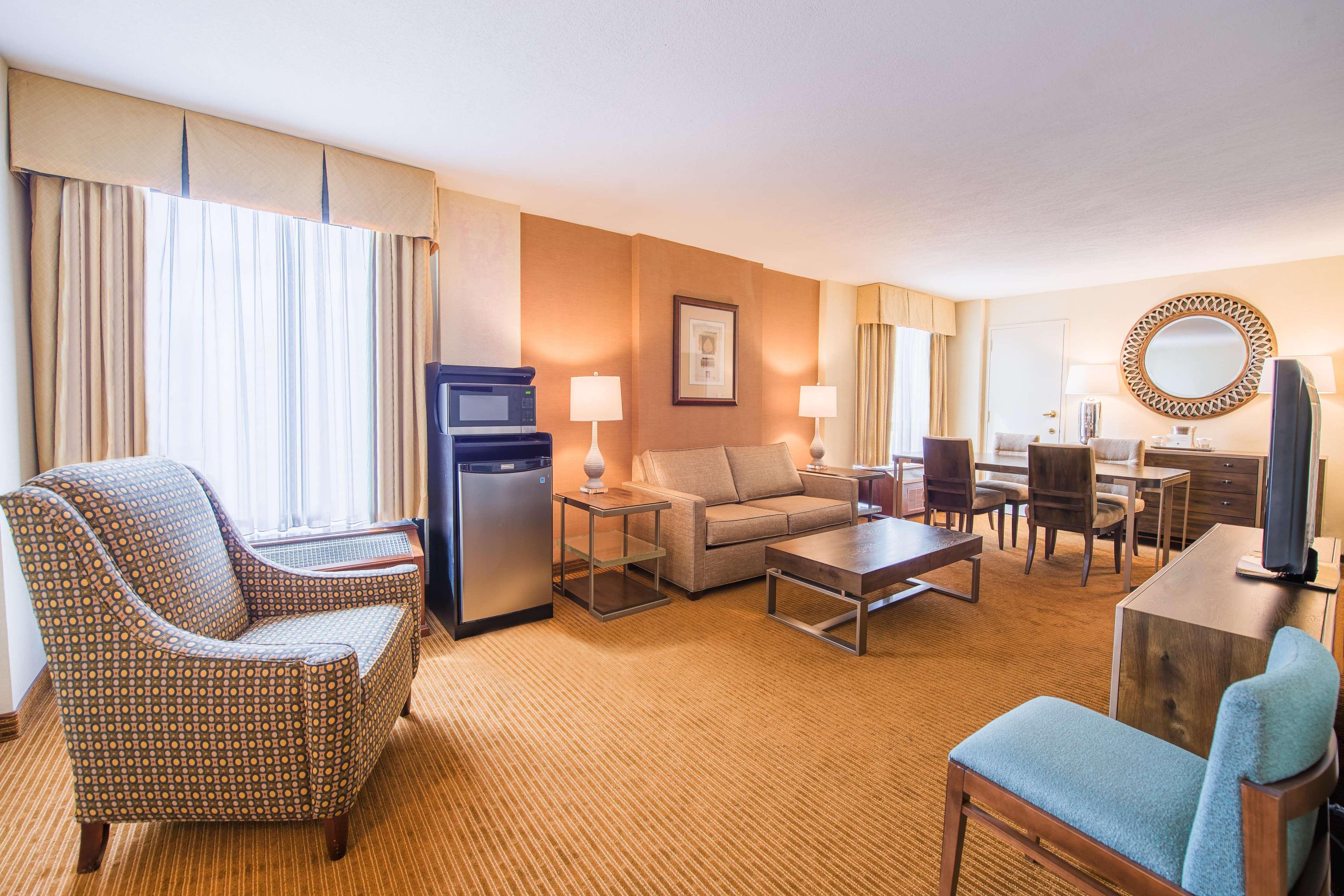 Doubletree By Hilton Philadelphia Airport Hotel Bagian luar foto