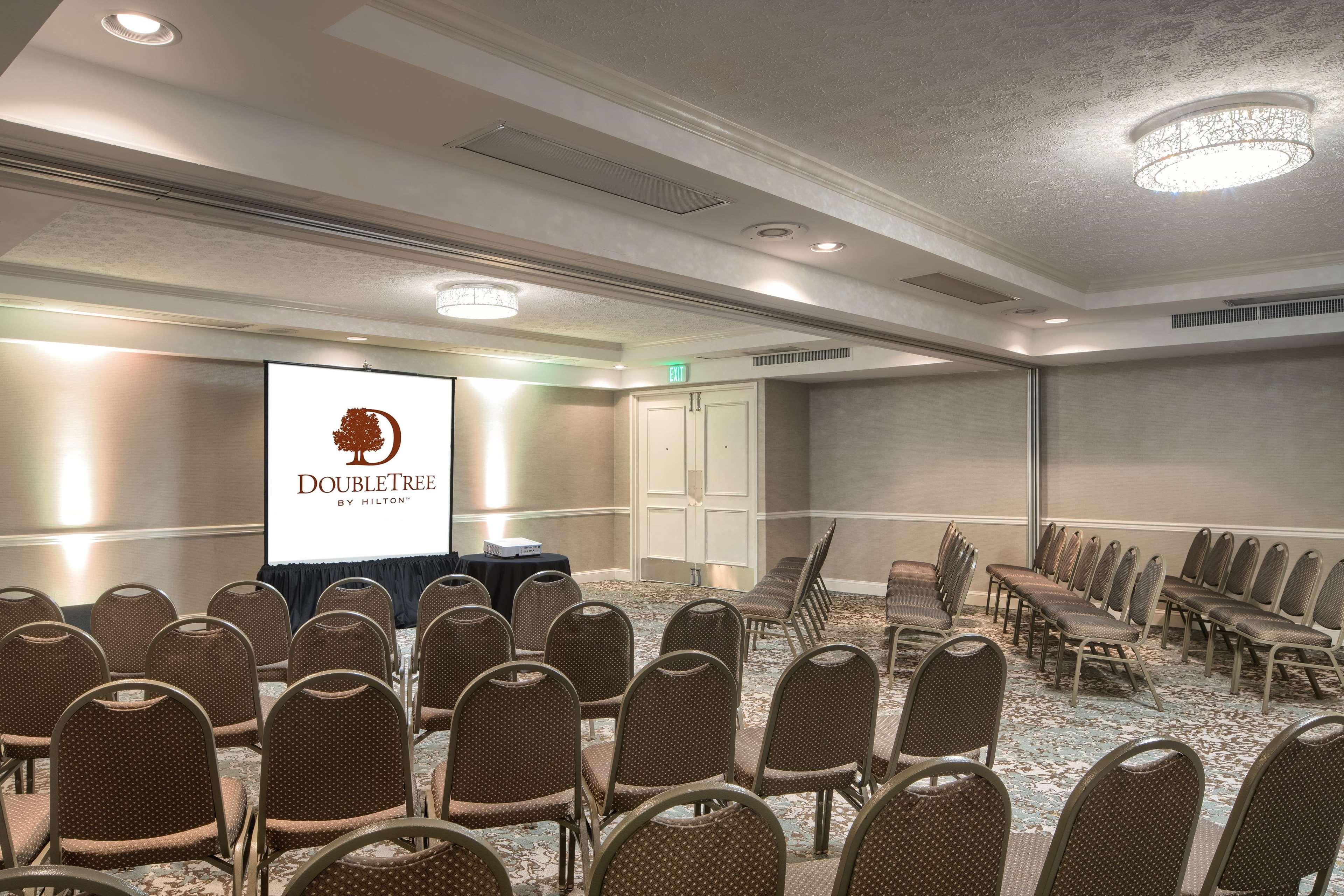 Doubletree By Hilton Philadelphia Airport Hotel Bagian luar foto