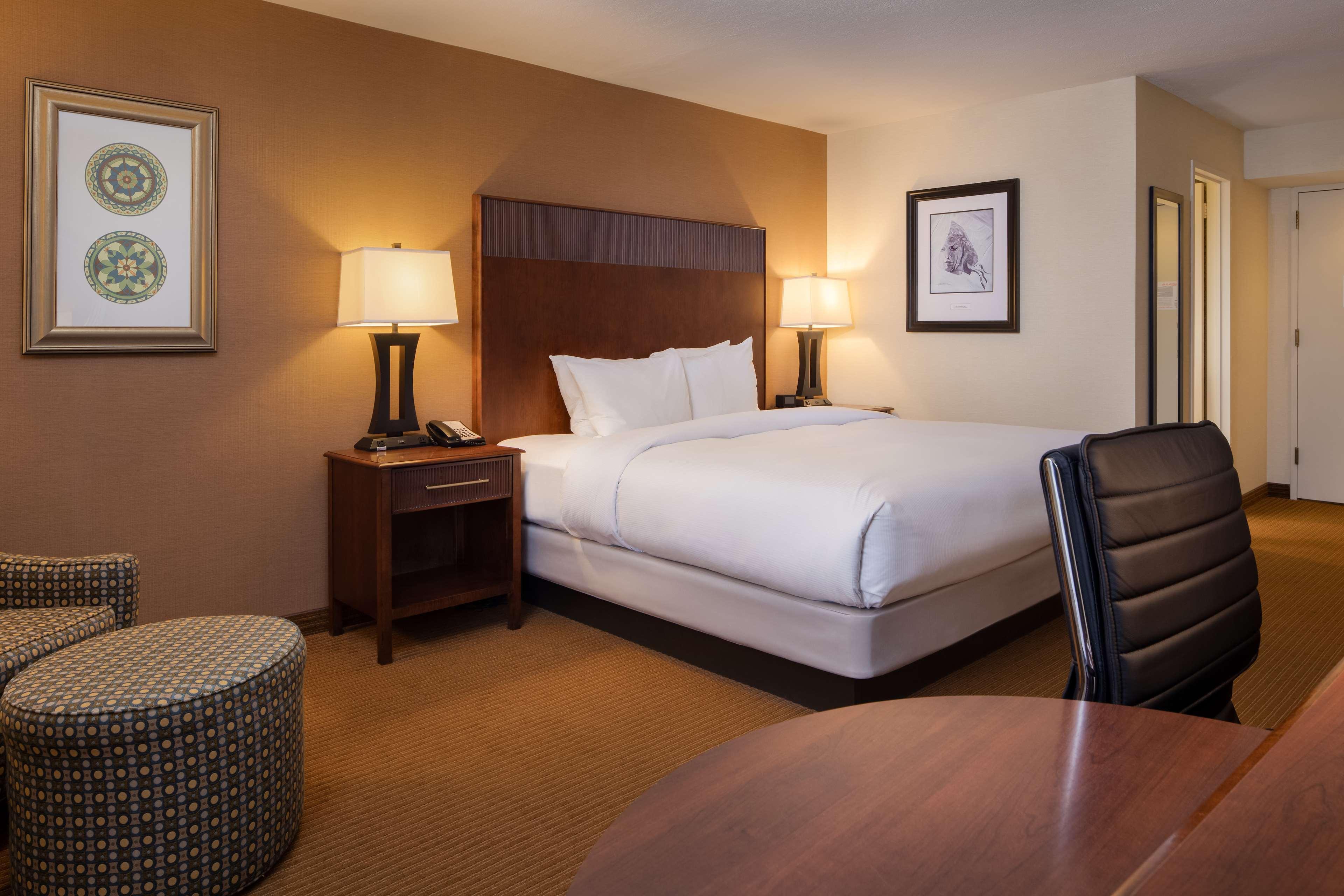 Doubletree By Hilton Philadelphia Airport Hotel Bagian luar foto