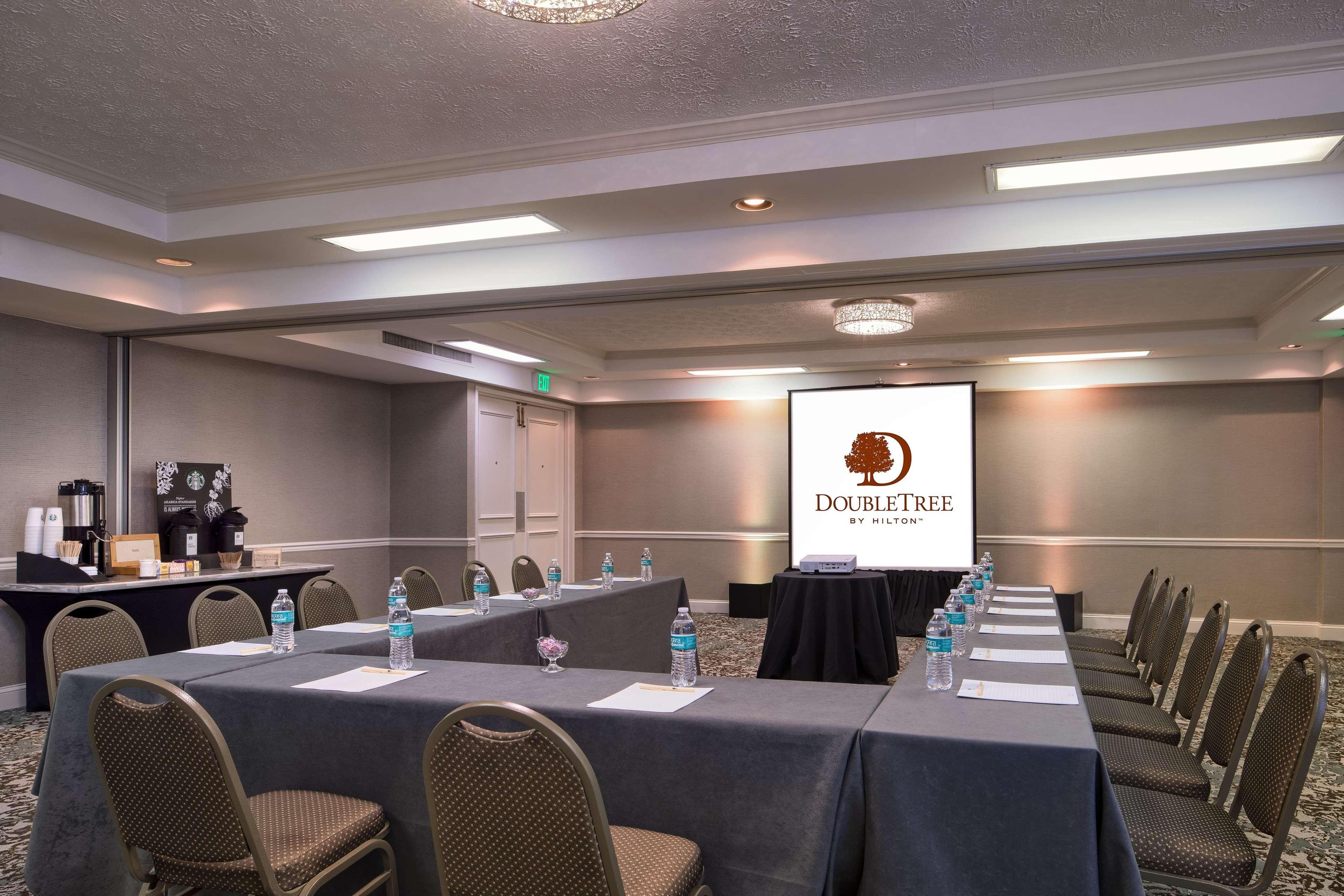 Doubletree By Hilton Philadelphia Airport Hotel Bagian luar foto
