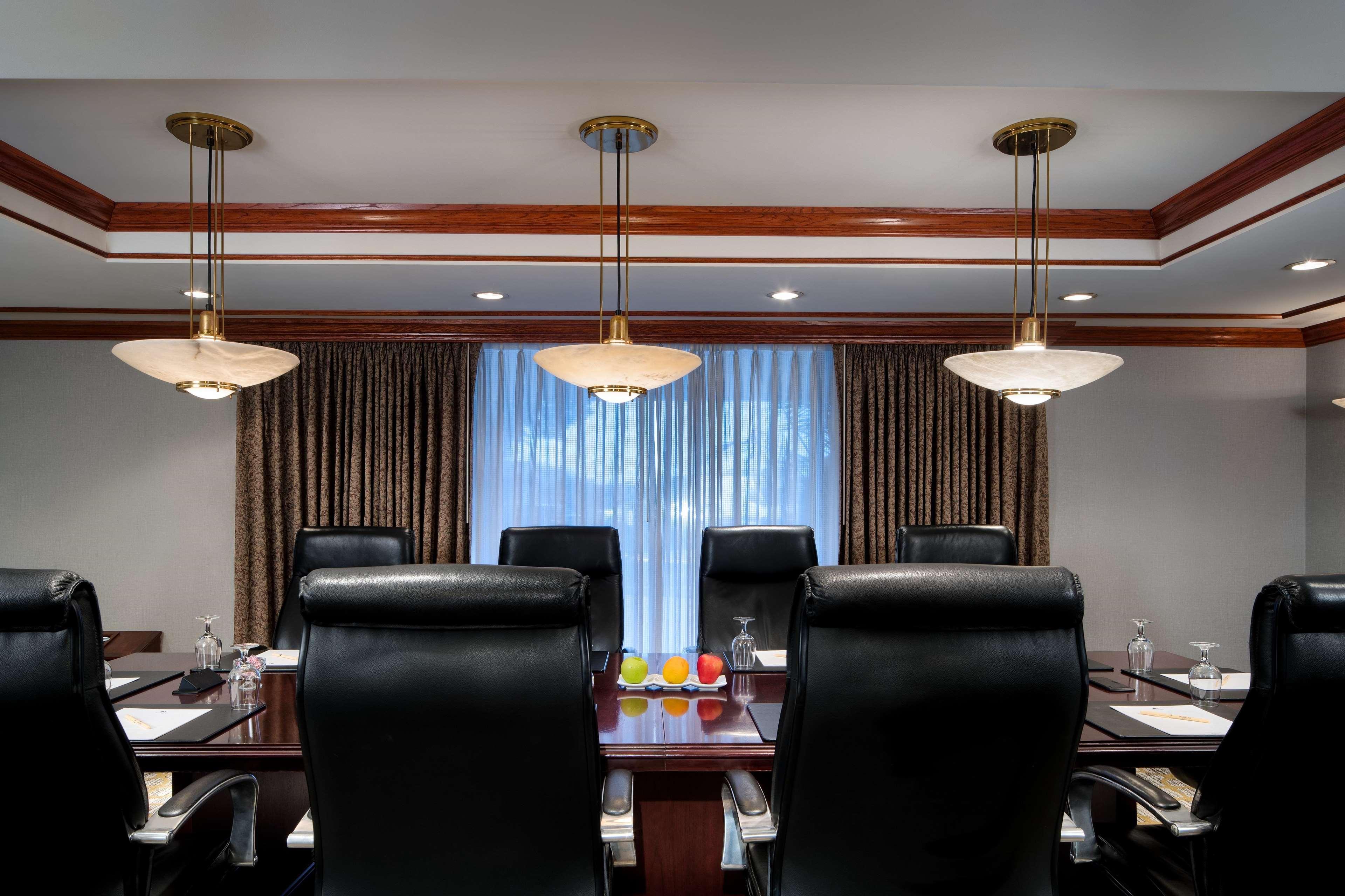 Doubletree By Hilton Philadelphia Airport Hotel Bagian luar foto