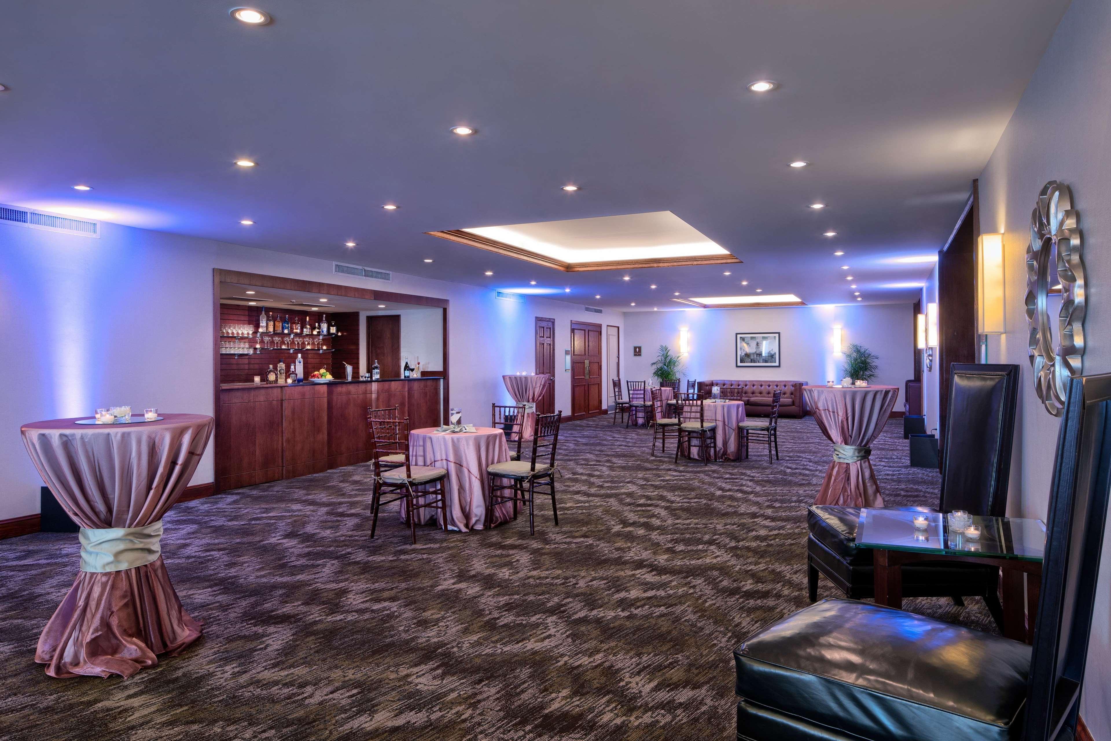 Doubletree By Hilton Philadelphia Airport Hotel Bagian luar foto
