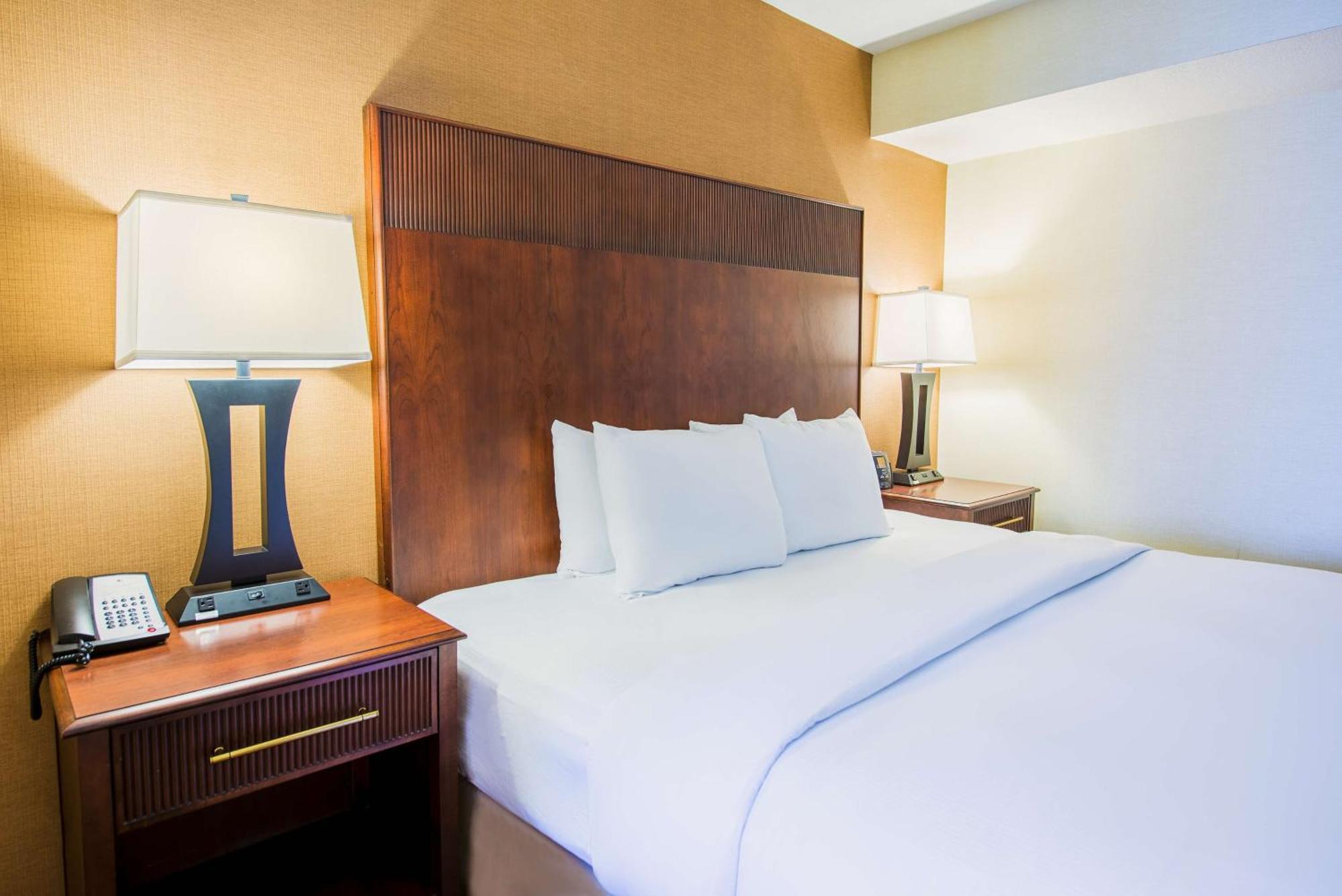 Doubletree By Hilton Philadelphia Airport Hotel Bagian luar foto