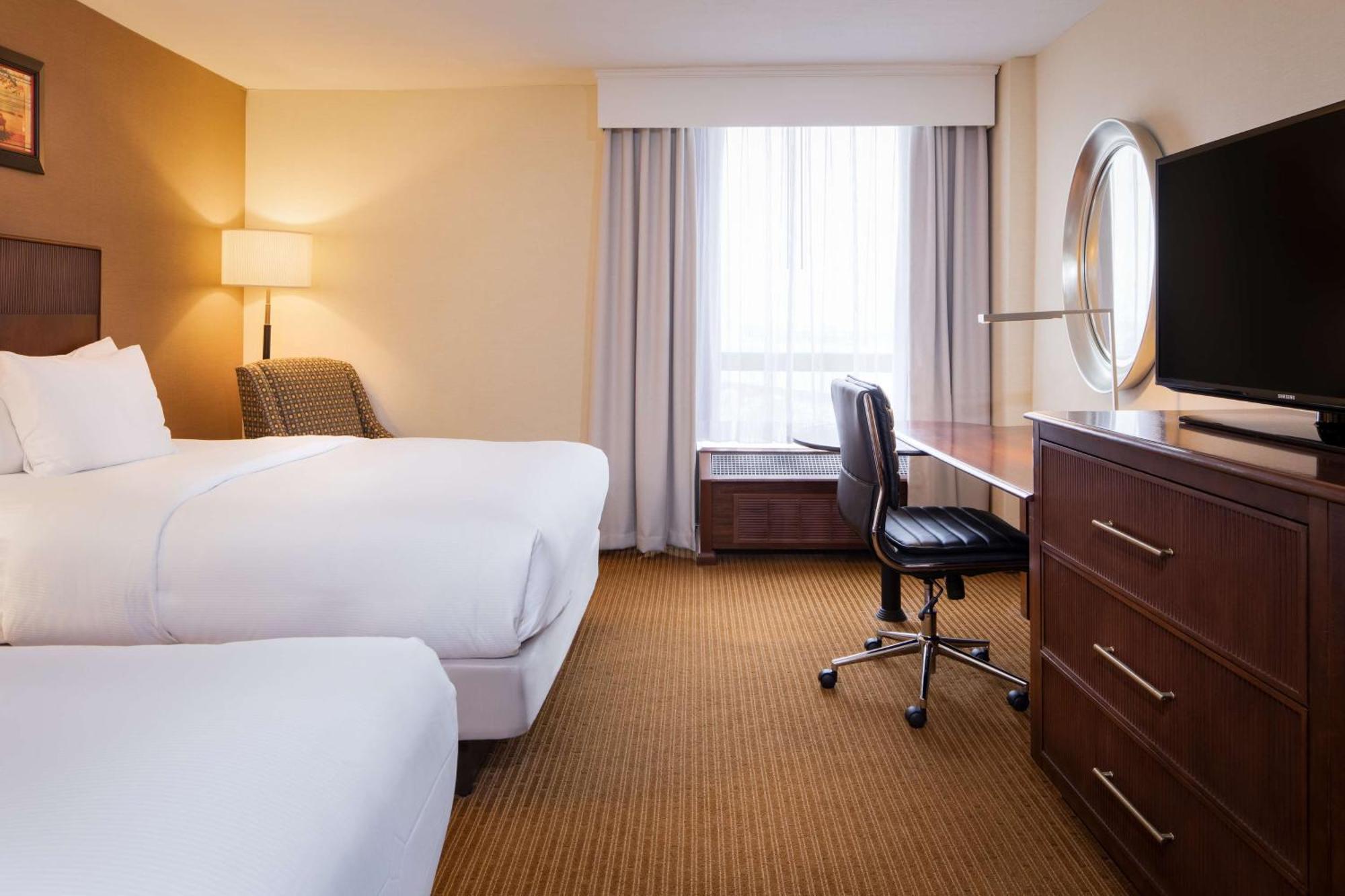 Doubletree By Hilton Philadelphia Airport Hotel Bagian luar foto