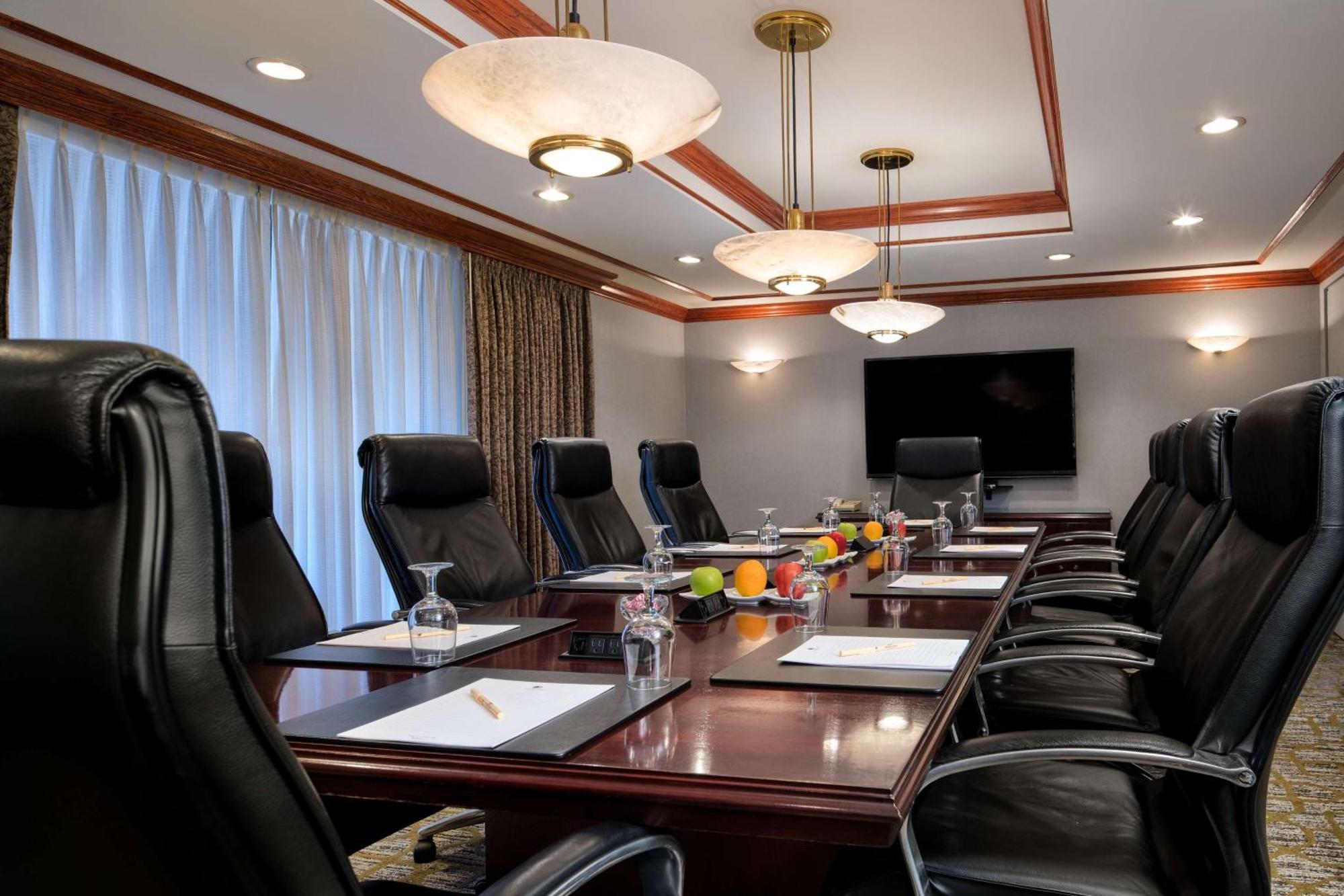 Doubletree By Hilton Philadelphia Airport Hotel Bagian luar foto
