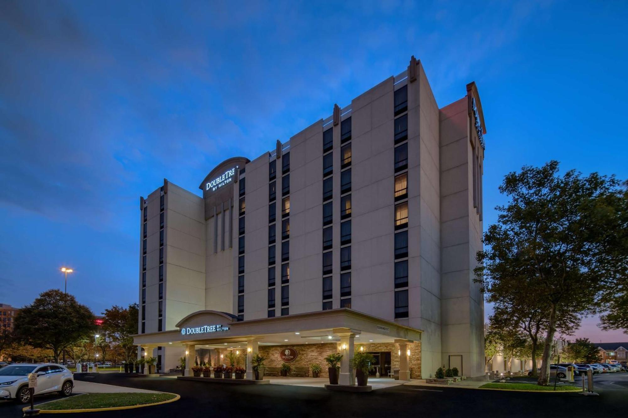 Doubletree By Hilton Philadelphia Airport Hotel Bagian luar foto