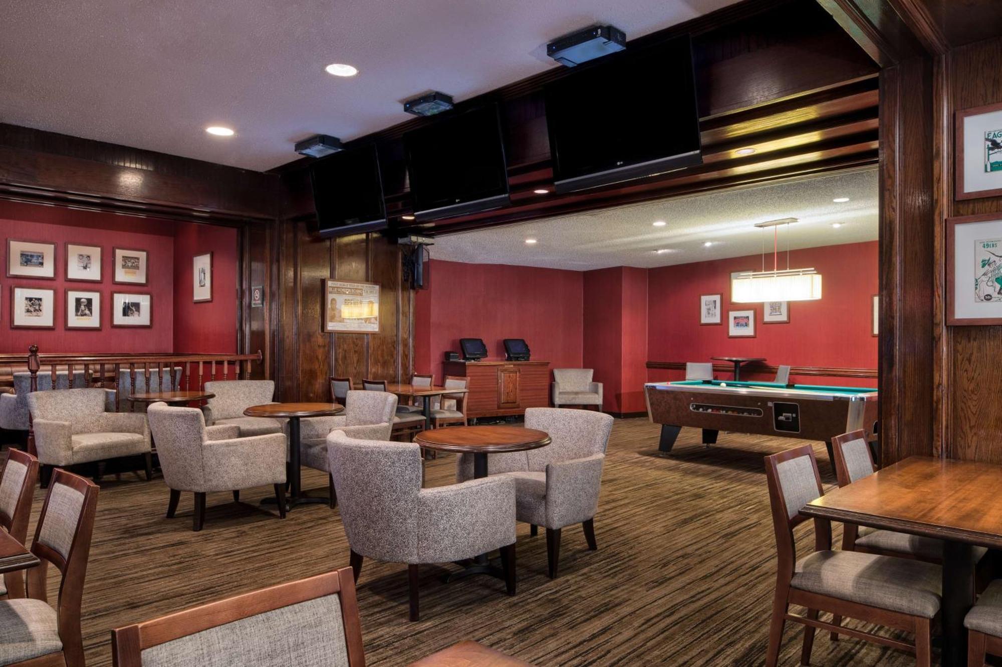 Doubletree By Hilton Philadelphia Airport Hotel Bagian luar foto