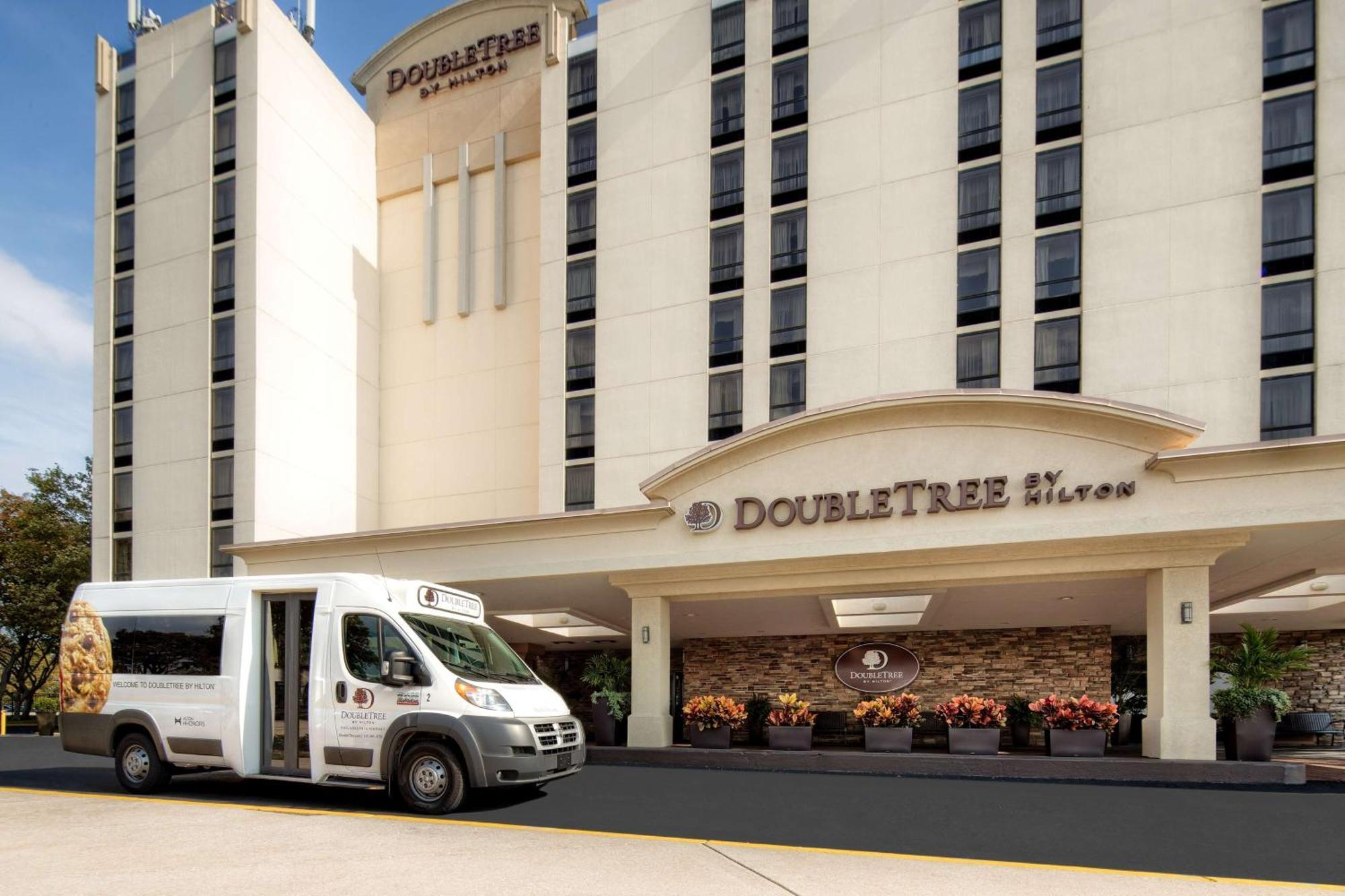 Doubletree By Hilton Philadelphia Airport Hotel Bagian luar foto